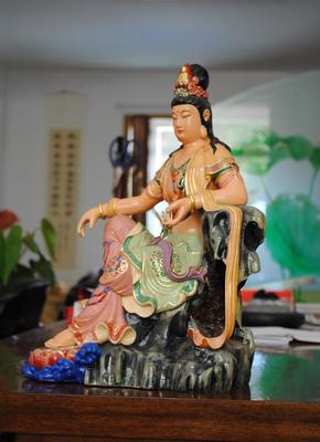 匠心獨運 40公分自在觀音菩薩木雕，傳承千年的工藝珍品